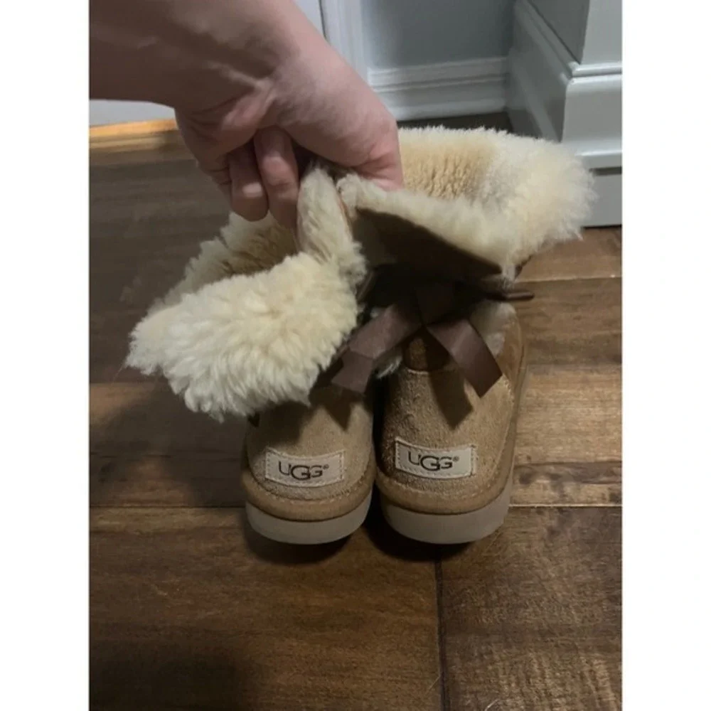 UGG Classic Short Boots Suede Leather‎ Shearling Bow Back Brown Women's